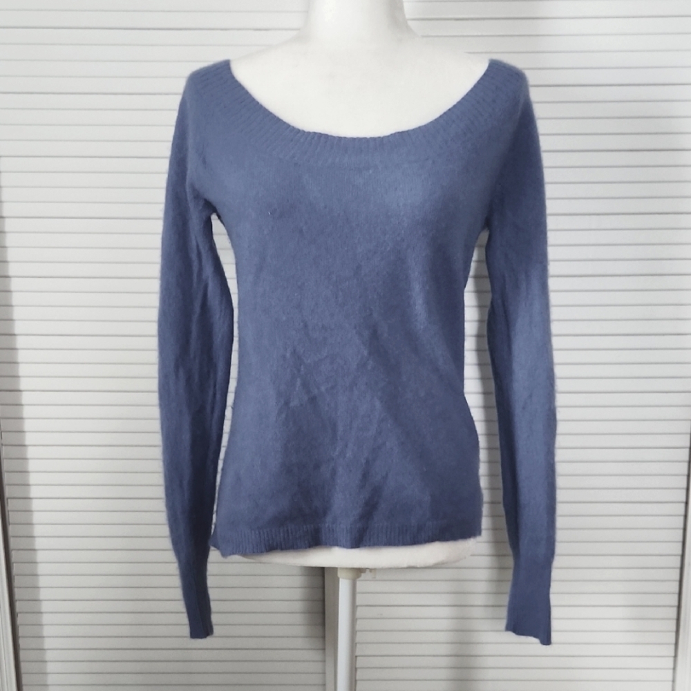 Women's Blue cashmere boatneck off shoulder Sweater medium